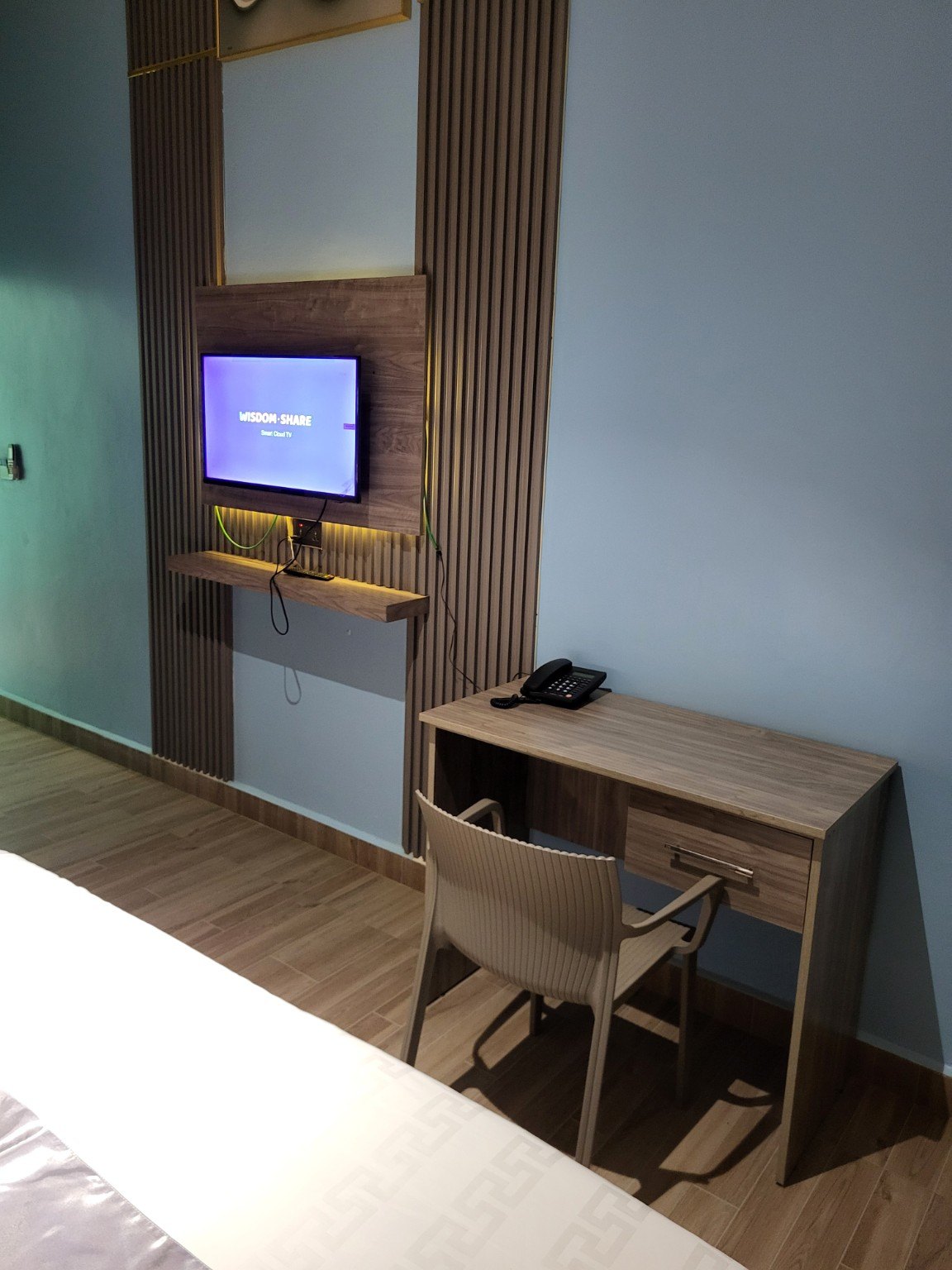 Chambre avec bureau