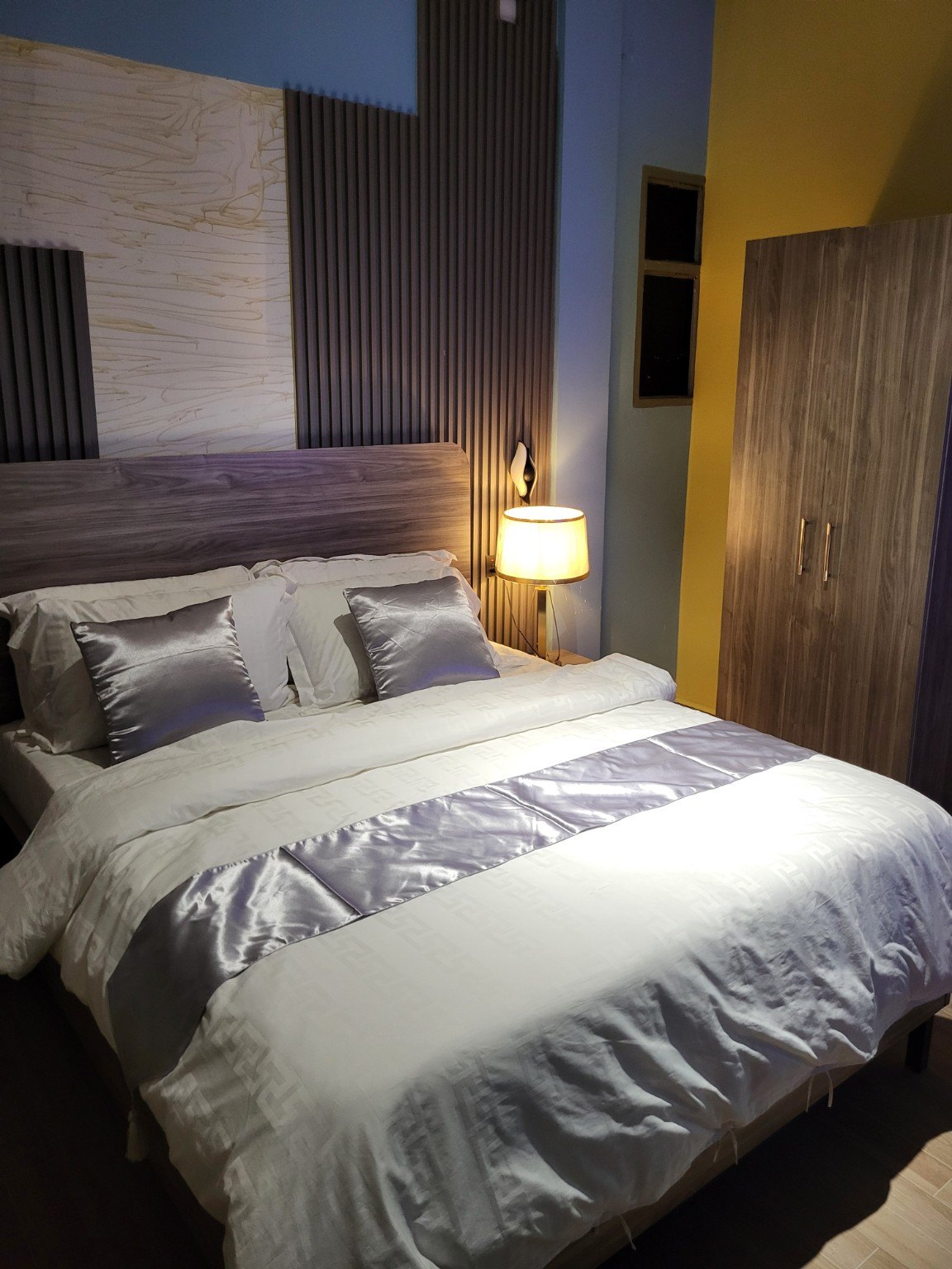 Chambre avec lit double