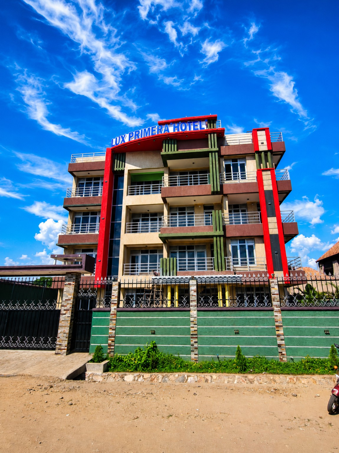 Façade LUX PRIMERA HOTEL