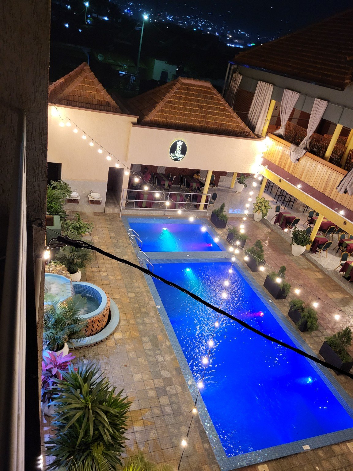 Piscine de nuit LUX PRIMERA HOTEL